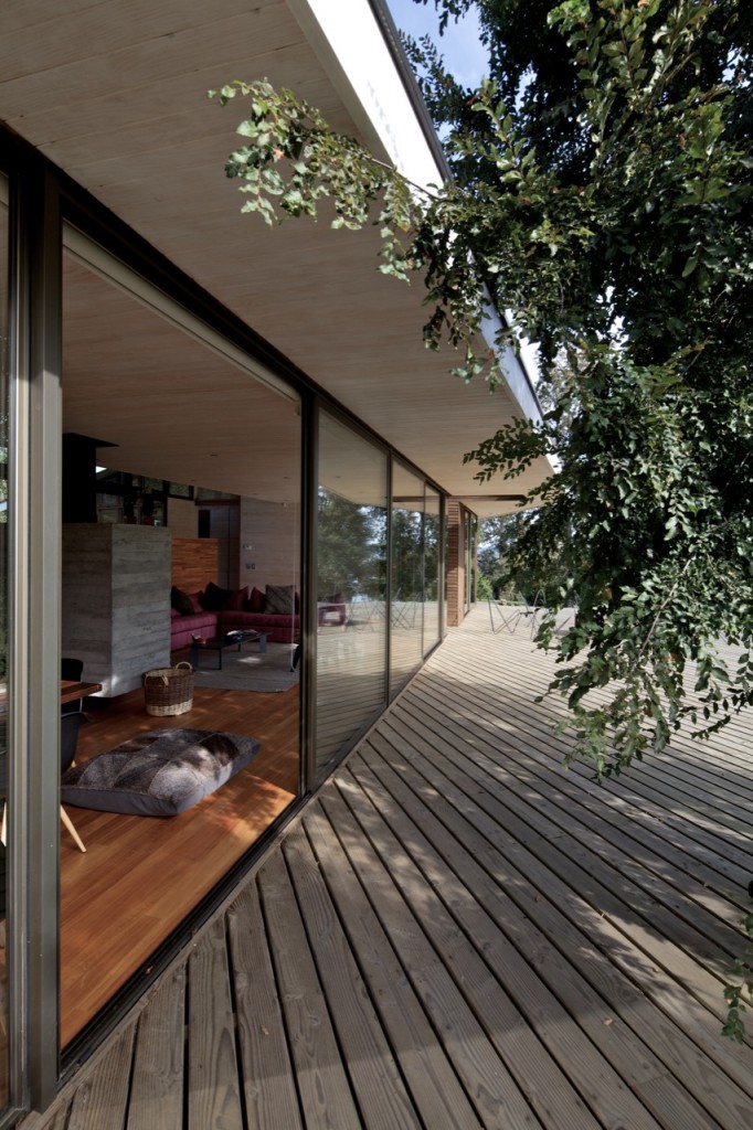 Villarrica House II by MOBIL Arquitectos
