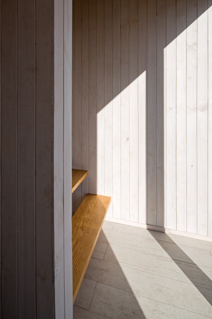 Yellow House in Zapallar, by Aguiló+Pedraza Arquitectos (11)