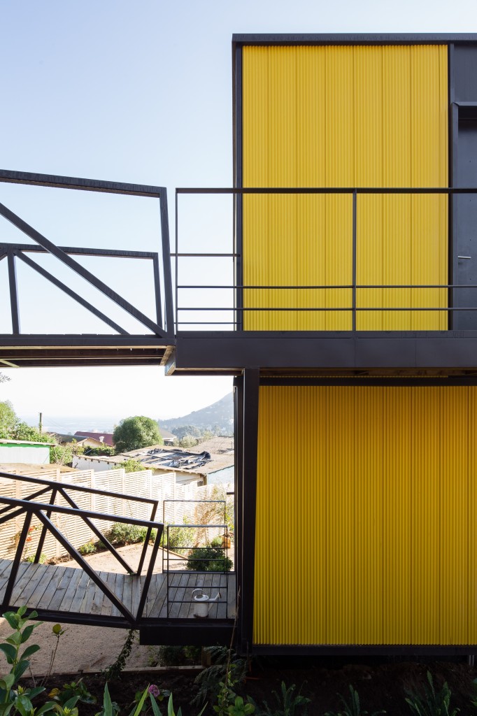 Yellow House in Zapallar, by Aguiló+Pedraza Arquitectos (15)