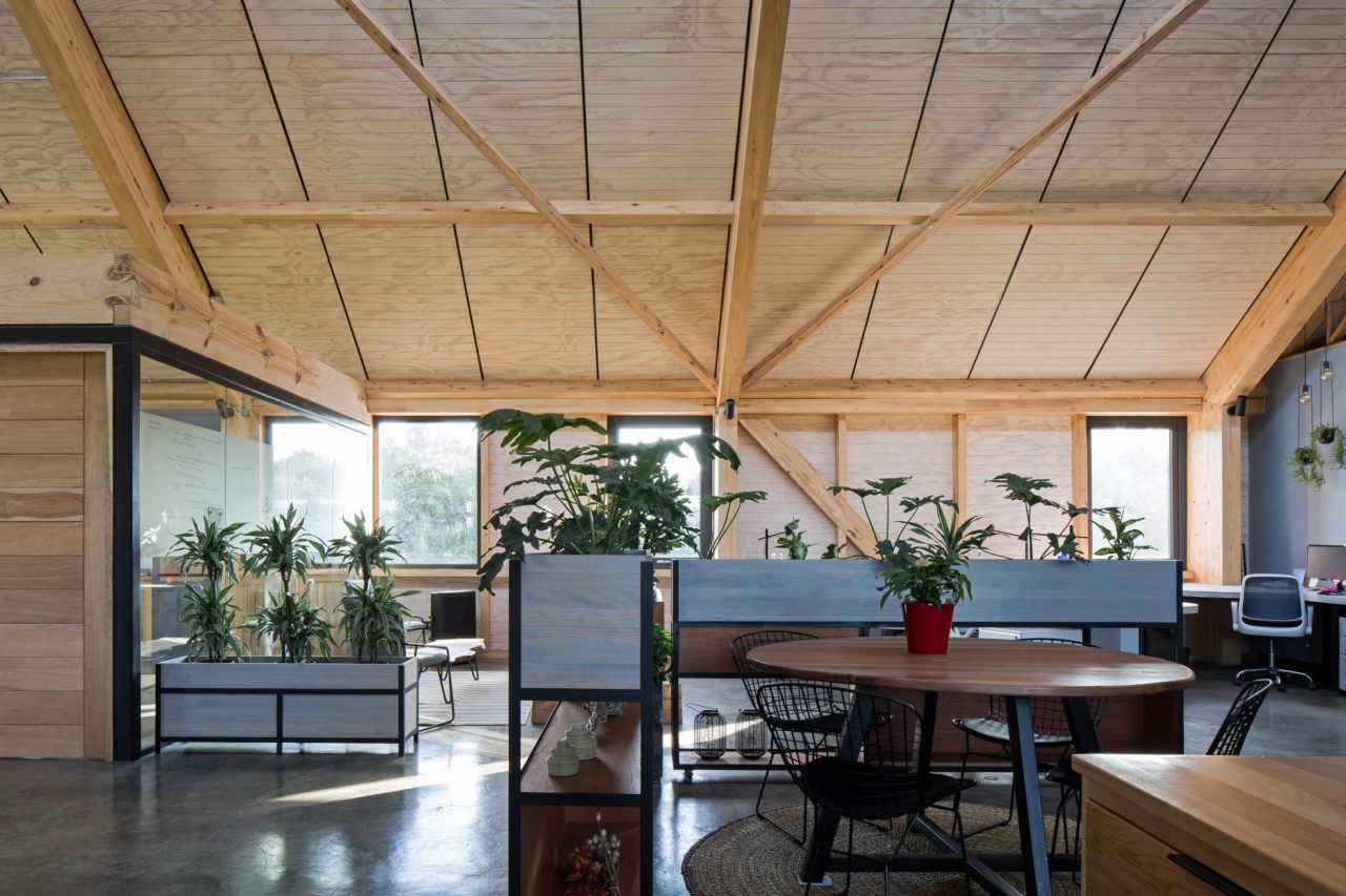 Keepex Offices by Lagar Arquitectos